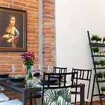 Leo Apartments Old Town Residence