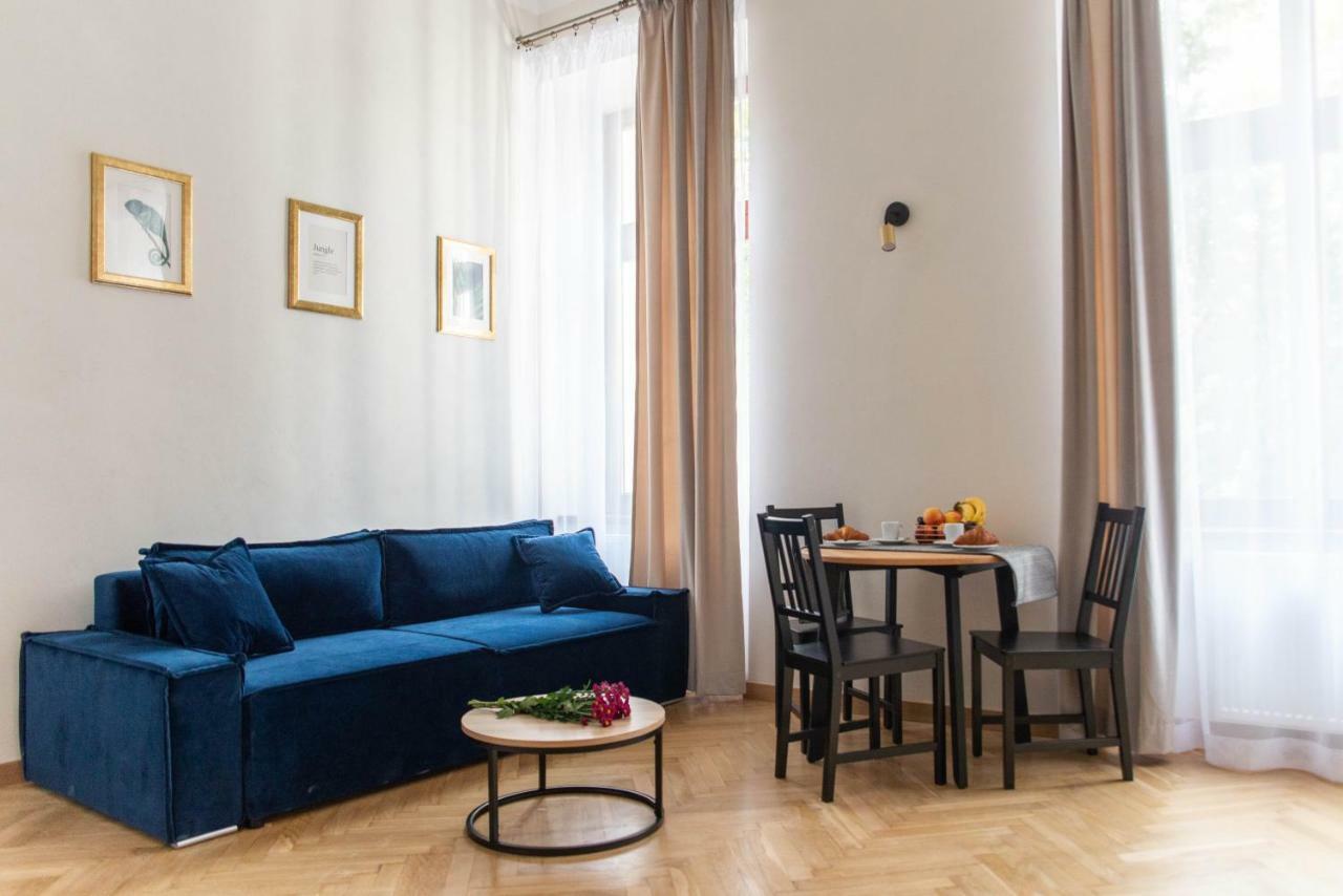 Leo Old Town Apartment *